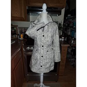 Beautiful & Fun Guess Zipper & Snaps Rain Jacket Size Med-Poly & Spandex